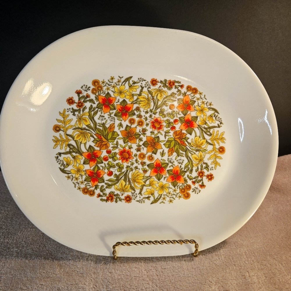VTG 1970s Corelle Oval Platter in the Indian Summer pattern. Orange Yellow Brown